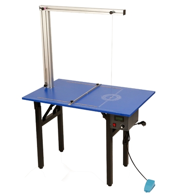 de Snijmachine van de het Schuimdraad van 160W 110V-240V met de Benen van de Metaallijst